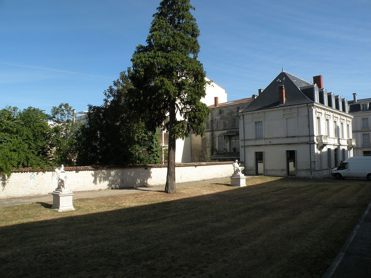 Bernard d’Agesci Museum of Niort