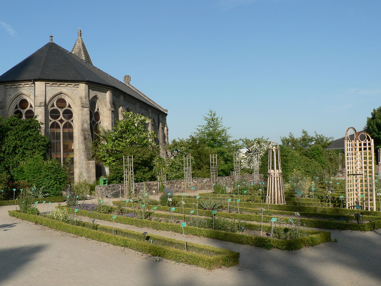 Arquebuse Botanical Garden